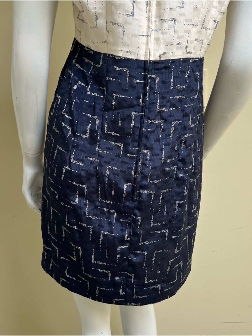 Vintage Printed Shift Dress - Picture 8 of 8